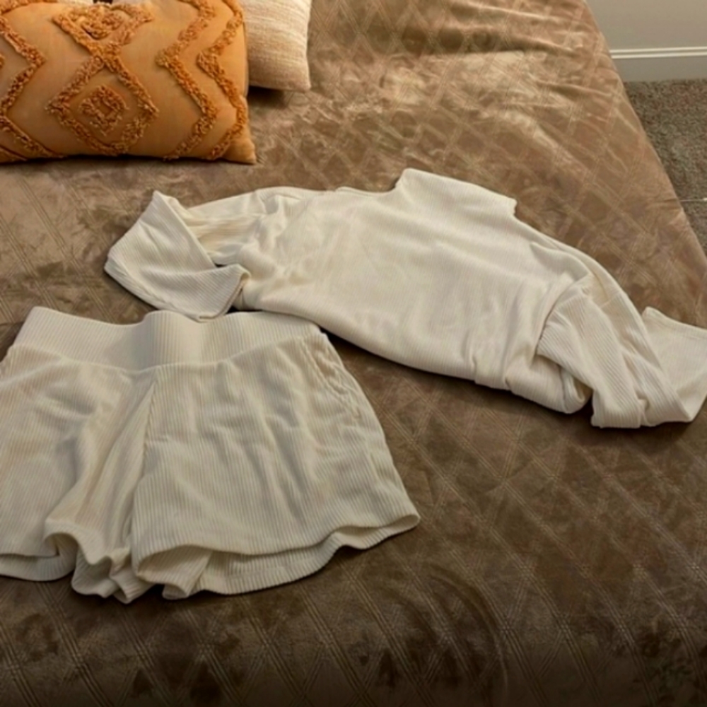 OLD NAVY 2 PIECE SWEATER and SHORT SET w POCKETS Must bundle
